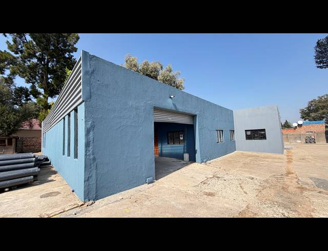 588M² INDUSTRIAL YARD FOR SALE IN PETIT